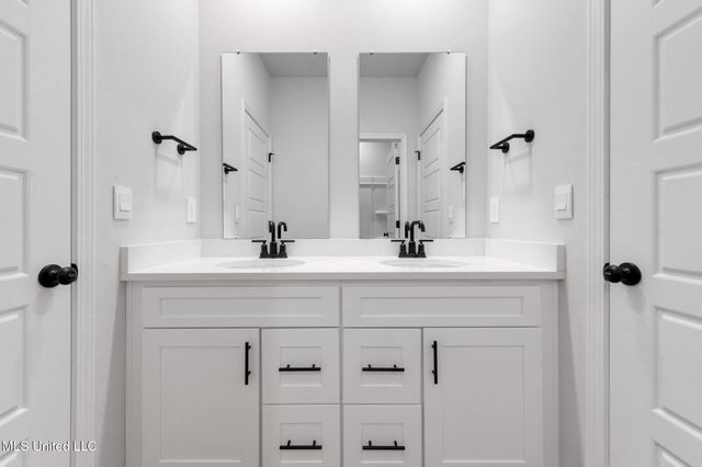 6620 Palm Pointe Drive, Ocean Springs, MS 39564