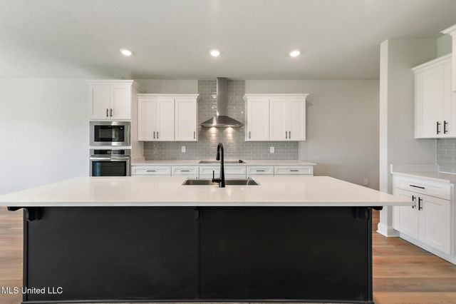 6620 Palm Pointe Drive, Ocean Springs, MS 39564