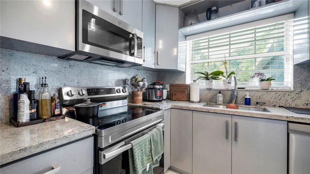 13918 SW 161st Ter, Miami, FL 33177