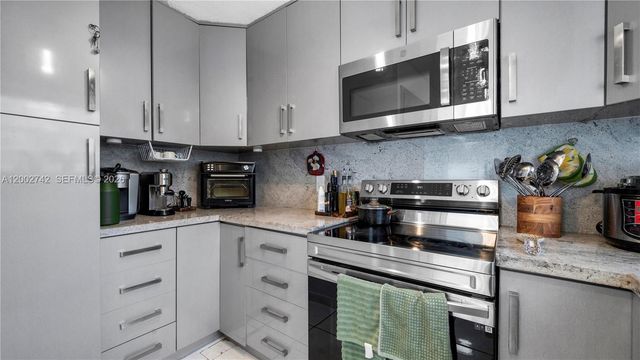 13918 SW 161st Ter, Miami, FL 33177