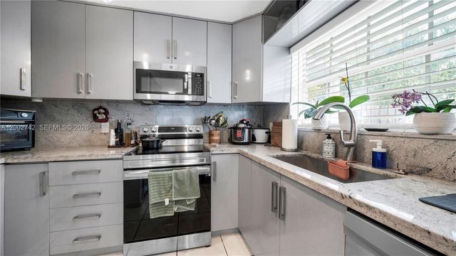 13918 SW 161st Ter, Miami, FL 33177