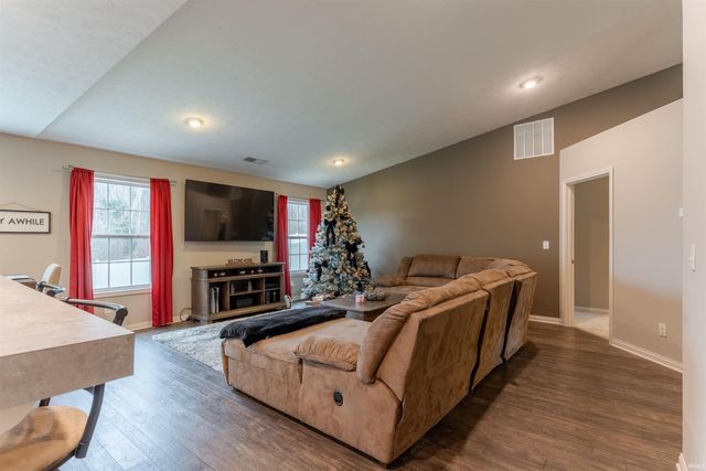 832 Tawny Drive, Evansville, IN 47712