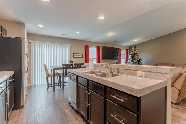 832 Tawny Drive, Evansville, IN 47712