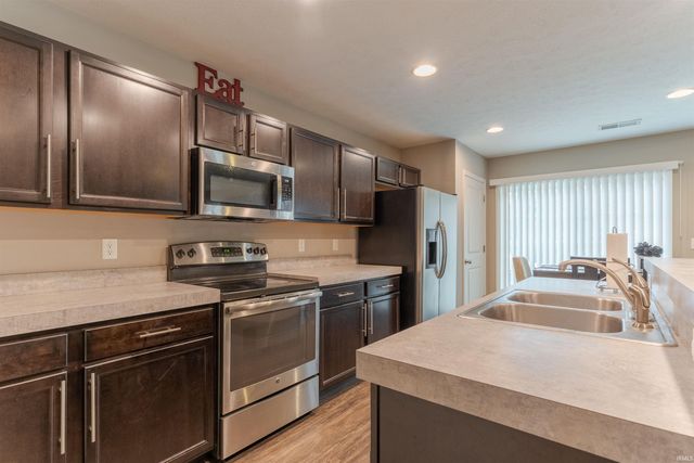 832 Tawny Drive, Evansville, IN 47712