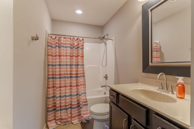 832 Tawny Drive, Evansville, IN 47712