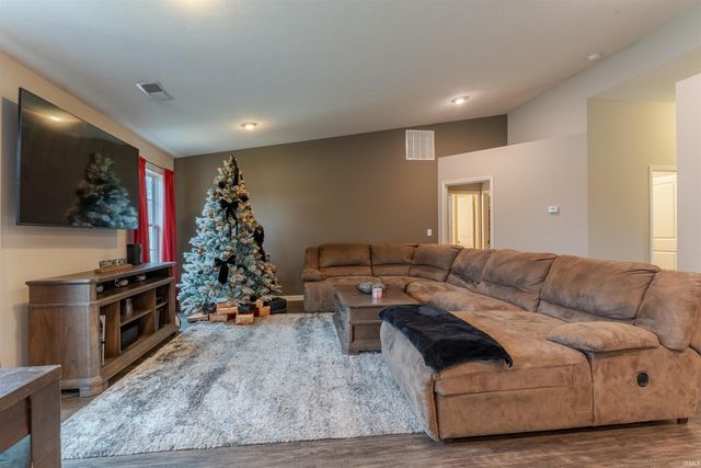 832 Tawny Drive, Evansville, IN 47712