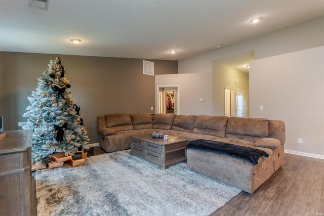 832 Tawny Drive, Evansville, IN 47712