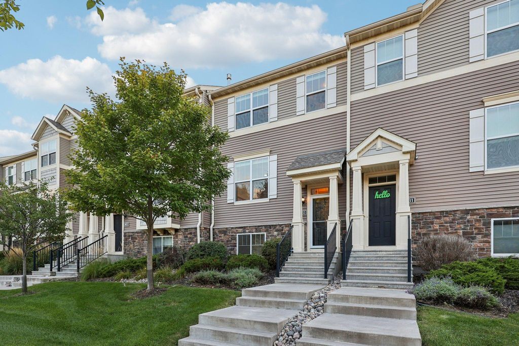 8933 SW Village Loop, Chanhassen, MN 55317