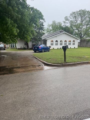 804 W Taliaferro, Madill, OK 73446