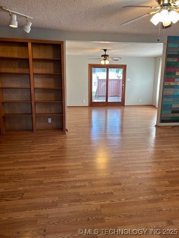 804 W Taliaferro, Madill, OK 73446