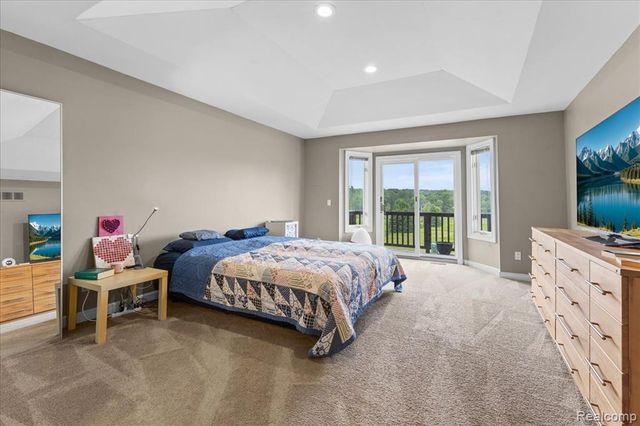 2160 W Buell Rd, Oakland, MI 48363
