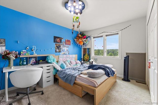 2160 W Buell Rd, Oakland, MI 48363