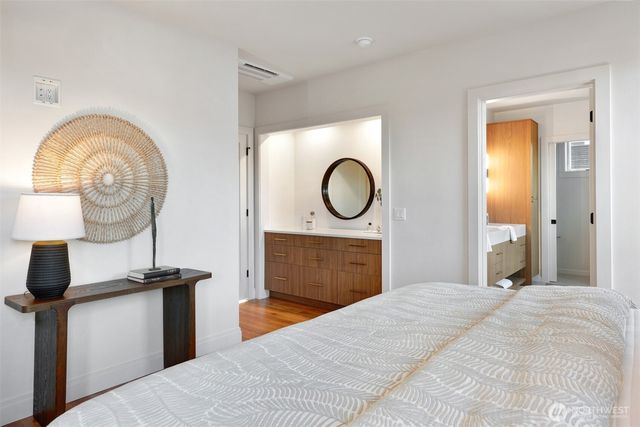 2010 McGilvra Boulevard E, Seattle, WA 98112