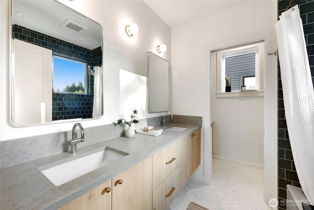 2010 McGilvra Boulevard E, Seattle, WA 98112