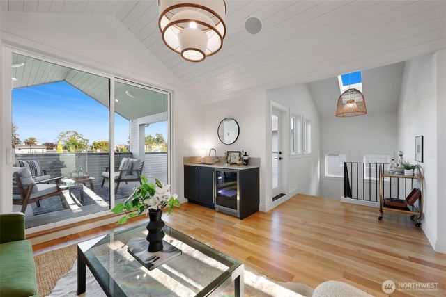 2010 McGilvra Boulevard E, Seattle, WA 98112