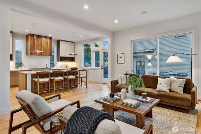 2010 McGilvra Boulevard E, Seattle, WA 98112