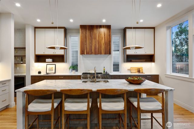 2010 McGilvra Boulevard E, Seattle, WA 98112