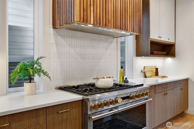 2010 McGilvra Boulevard E, Seattle, WA 98112