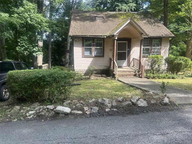 214 Walnut Road, Lake Peekskill, NY 10537