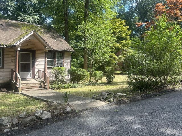 214 Walnut Road, Lake Peekskill, NY 10537