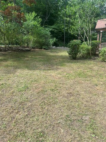 214 Walnut Road, Lake Peekskill, NY 10537