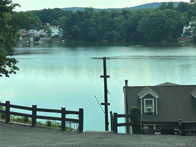 214 Walnut Road, Lake Peekskill, NY 10537