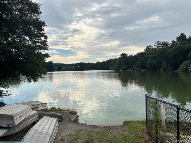 214 Walnut Road, Lake Peekskill, NY 10537
