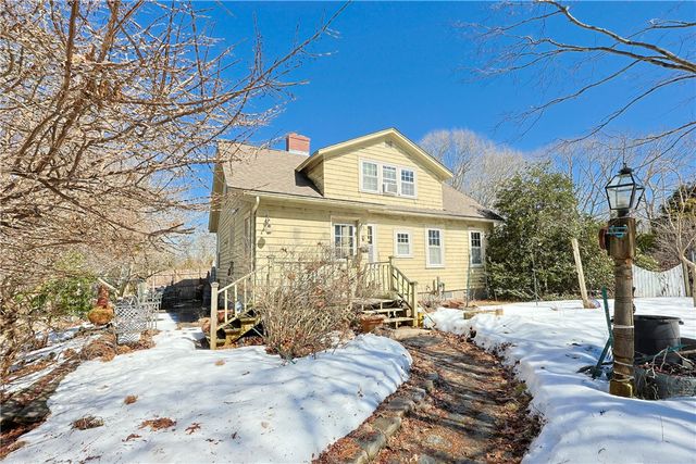 29 North Lake Drive, Barrington, RI 02806