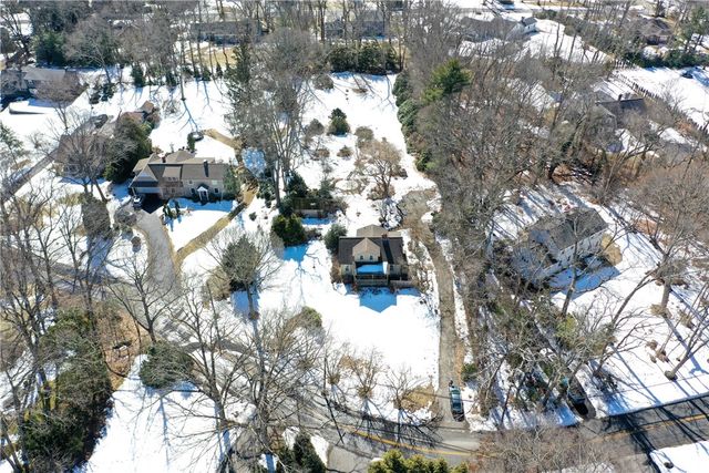 29 North Lake Drive, Barrington, RI 02806