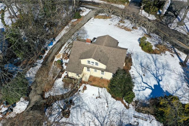 29 North Lake Drive, Barrington, RI 02806