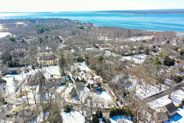 29 North Lake Drive, Barrington, RI 02806