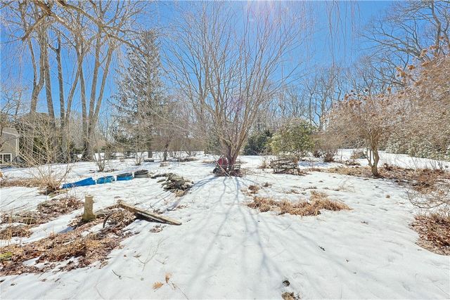 29 North Lake Drive, Barrington, RI 02806