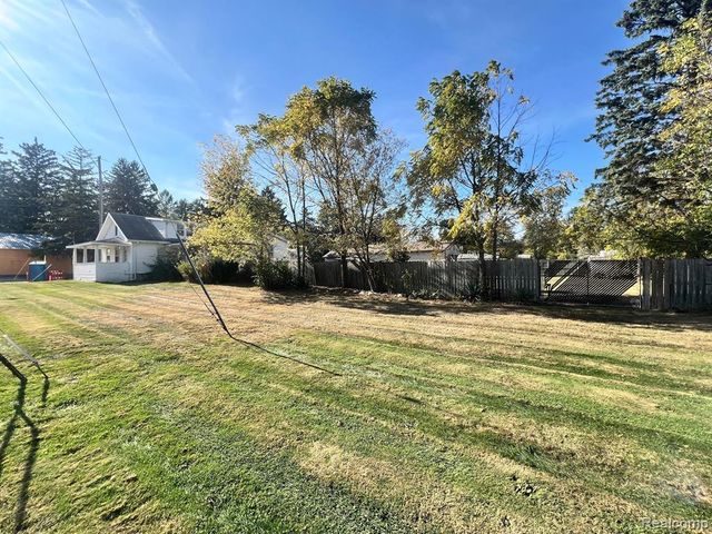 5838 S Martin Luther King Jr Boulevard, Lansing, MI 48911