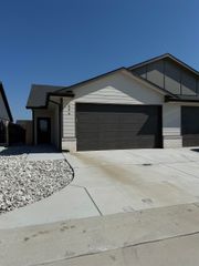 494 E Hayes St, Valley Center, KS 67147