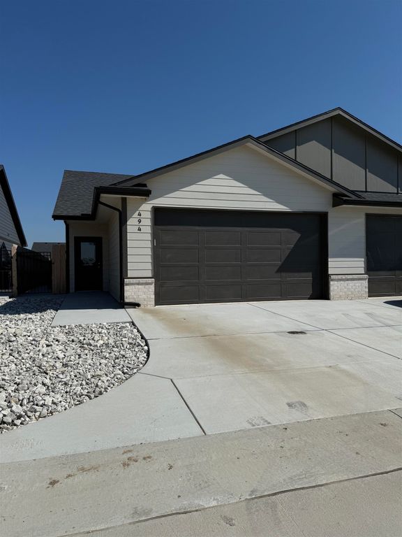 494 E Hayes St, Valley Center, KS 67147