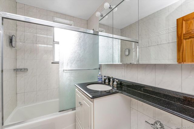 67-12 Yellowstone Boulevard E8, Forest Hills, NY 11375