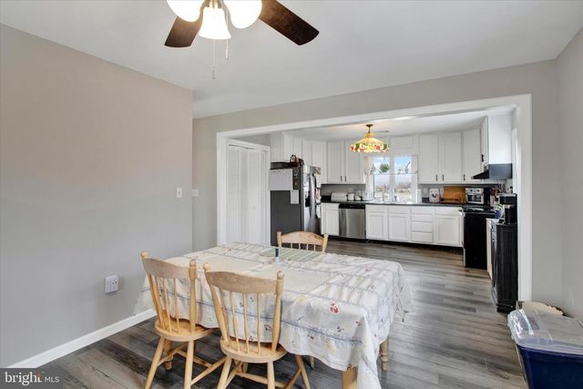 30 LAUSCH RD, Denver, PA 17517