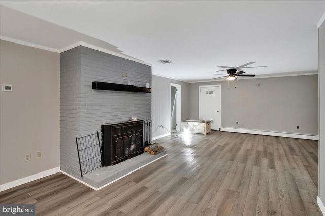 30 LAUSCH RD, Denver, PA 17517