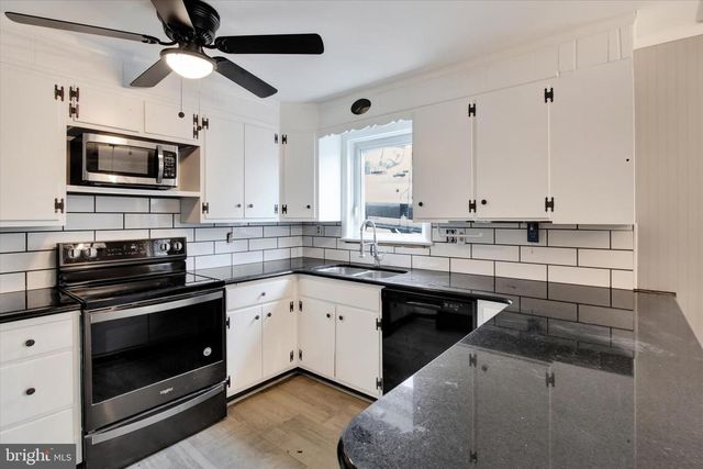 30 LAUSCH RD, Denver, PA 17517