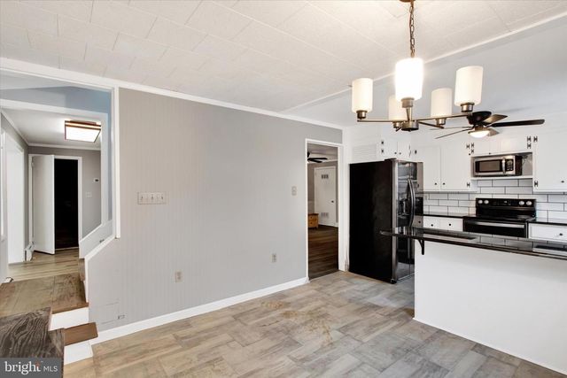 30 LAUSCH RD, Denver, PA 17517