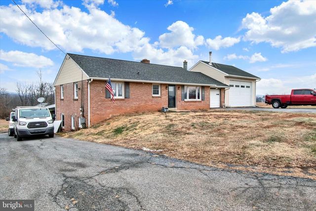 30 LAUSCH RD, Denver, PA 17517