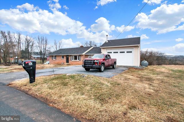 30 LAUSCH RD, Denver, PA 17517