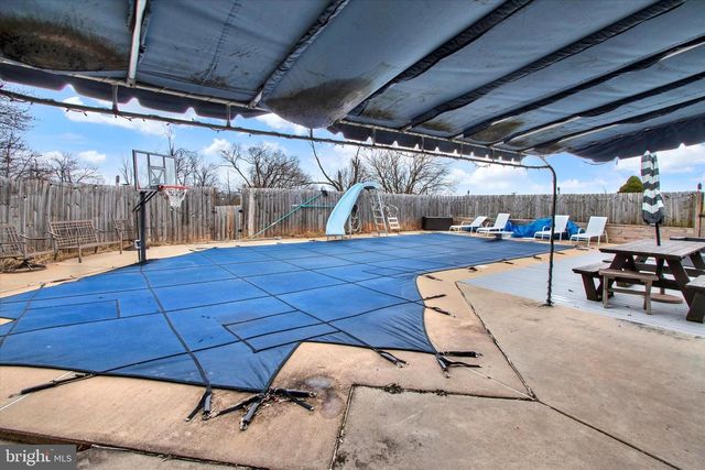 30 LAUSCH RD, Denver, PA 17517