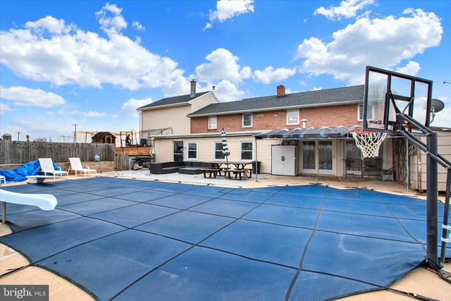 30 LAUSCH RD, Denver, PA 17517