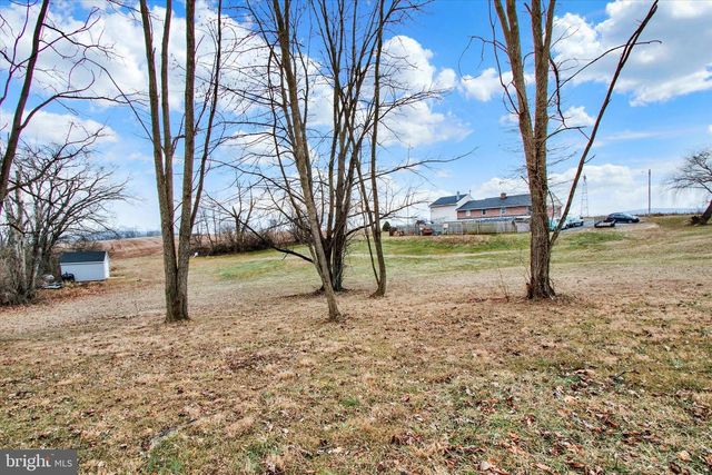 30 LAUSCH RD, Denver, PA 17517