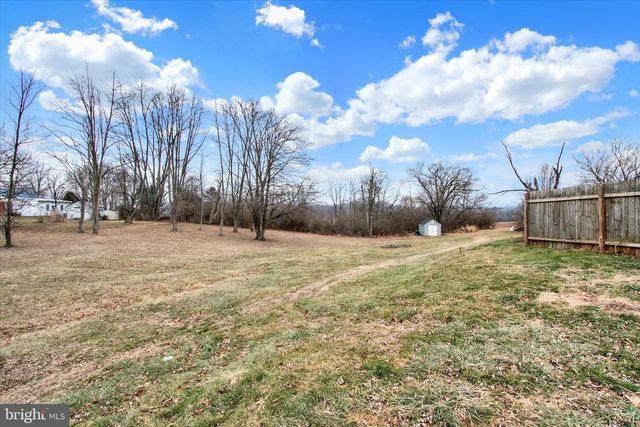 30 LAUSCH RD, Denver, PA 17517