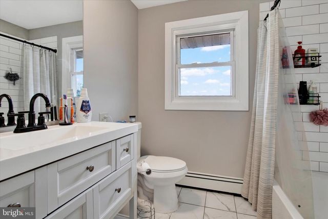 30 LAUSCH RD, Denver, PA 17517