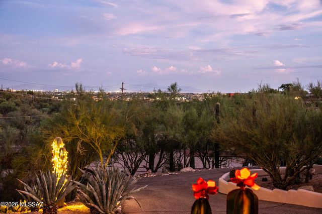 4015 E Camino Llanoso, Tucson, AZ 85718