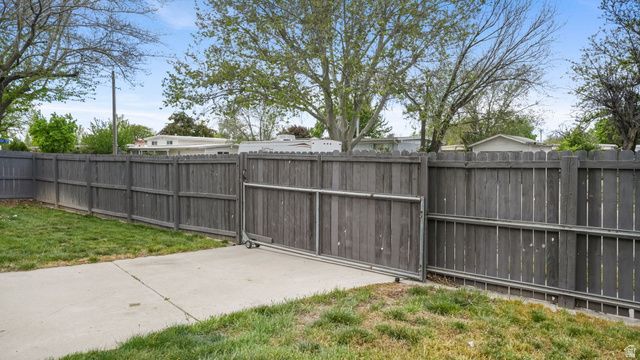 1660 W JOLLY CIR, Taylorsville, UT 84123