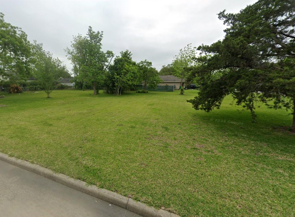 815 Bowie Street, Baytown, TX 77520